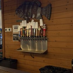 Beachside Seafood Restaurant & Market - Out of beer and no bottle beer either. Two IPA's only.