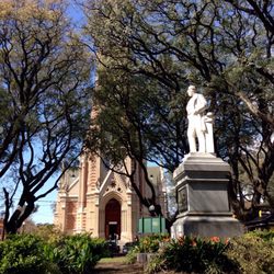 Catedral de San Isidro - La Catedral y el monumento a Bartolomé Mitre