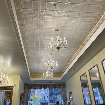 Charles Inn - Lobby - Hotels Near Me - Bangor, Maine