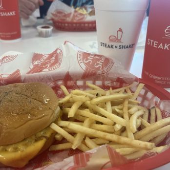 Steak ’n Shake - Garlic Single with fries, shake and soft drink - Burgers Near Me - Kannapolis, North Carolina Steak ’n Shake - Garlic Single with fries, shake and soft drink - Burgers Near Me - Kannapolis, North Carolina