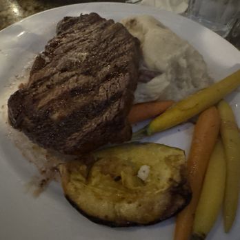 Horseshoe Lounge at Harris Ranch - Ribeye - Cocktail Bars Near Me - Coalinga, California