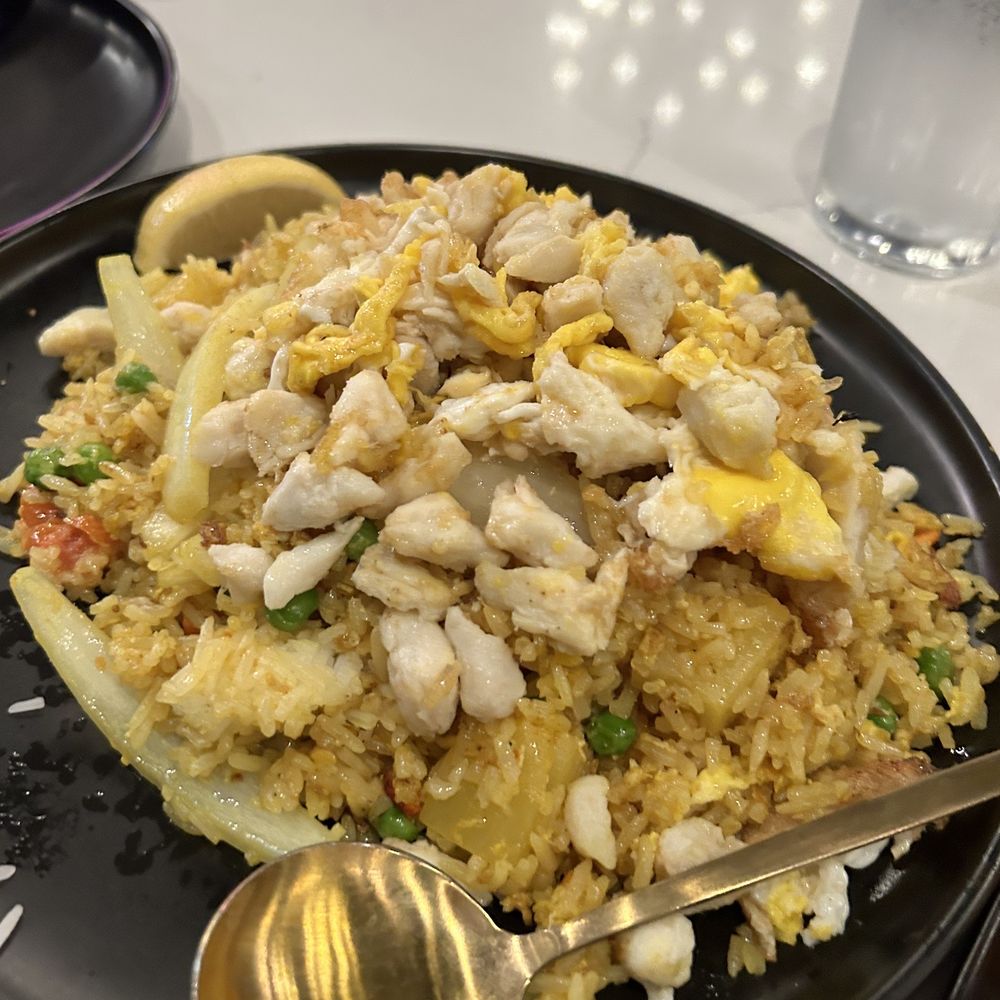 Linjee Thai - Pineapple fried rice with chicken - Thai Near Me - Alexandria, Virginia Linjee Thai - Pineapple fried rice with chicken - Thai Near Me - Alexandria, Virginia