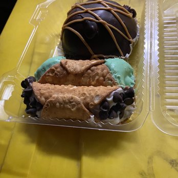 Bova's Bakery - Cannoli - Bakeries Near Me - Boston, Massachusetts