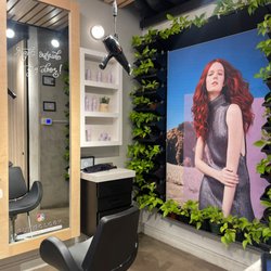 Salon 718