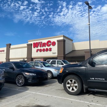 Winco Foods - cars parked in a parking lot - Grocery Near Me - Midwest City, Oklahoma