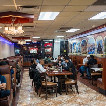 Yemen Cafe - Super busy even at midnight - Halal Near Me - Hamtramck, Michigan