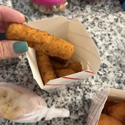 Tomato And Basil - Mozzarella sticks