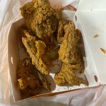 Popeyes Louisiana Kitchen - 2 chicken breasts, 2 chicken wings, 2 thighs 1 very tiny chicken drum that's hardly detectable. - Chicken Wings Near Me - Cypress, Texas