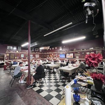 Central Texas Bar-B-Q - Seating - Barbeque Near Me - Houston, Texas Central Texas Bar-B-Q - Seating - Barbeque Near Me - Houston, Texas