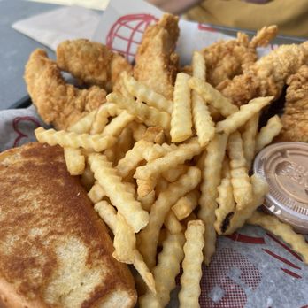 Raising Cane's Chicken Fingers - Lunch - Chicken Shop Near Me - Burbank, California Raising Cane's Chicken Fingers - Lunch - Chicken Shop Near Me - Burbank, California