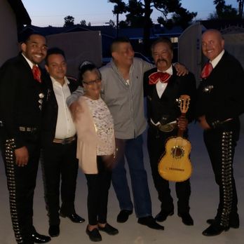 Mariachi de Mexico - a group of people posing for a picture - Musicians Near Me Mariachi de Mexico - a group of people posing for a picture - Musicians Near Me