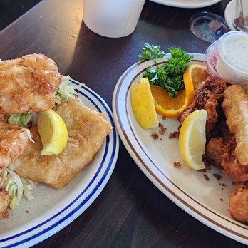 Barbara's Fishtrap - Left: fish & coleslaw  roght: fried oysters and fried zucchini with rice - Seafood Near Me - Half Moon Bay, California