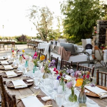 Flowers By Mae Mae - Guest tables - Florists Near Me