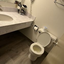 Fairbridge Inn & Suites Lewiston - Coffee pot and tiny broken toilet