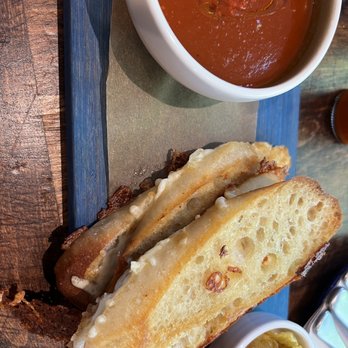 Burgoo Bistro - Comfort Food Near Me - Vancouver, British Columbia