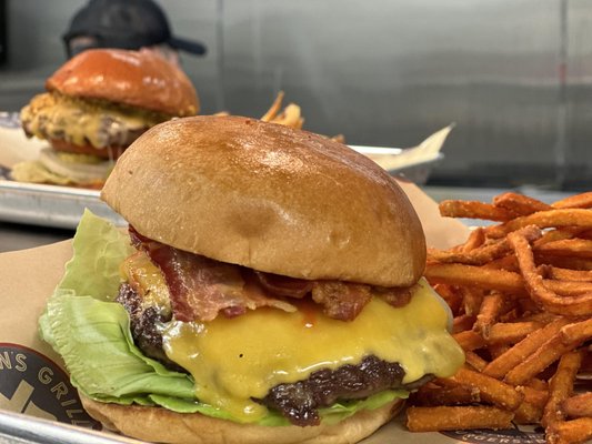 Jon's Grille by null