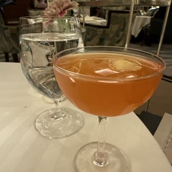 Claridge's - Flamingo - Hotels Near Me - London, XGL