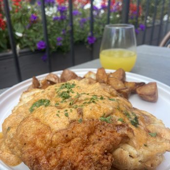 Grandview Cafe - Chicken and biscuits - American Near Me - Columbus, Ohio