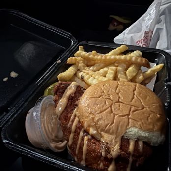 Dave's Hot Chicken - Chicken sandwich - Chicken Shop Near Me - Orlando, Florida Dave's Hot Chicken - Chicken sandwich - Chicken Shop Near Me - Orlando, Florida