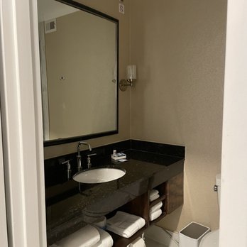 The Drake Oak Brook, Autograph Collection - Hotels Near Me - Oak Brook, Illinois The Drake Oak Brook, Autograph Collection - Hotels Near Me - Oak Brook, Illinois