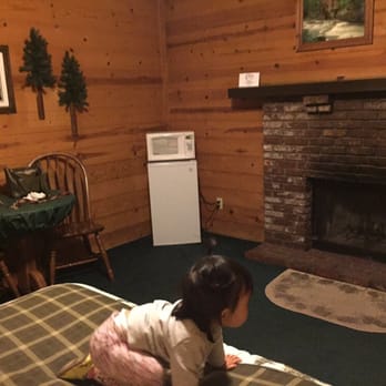 Cozy Hollow Lodge - Fridge and microwave - Vacation Rentals Near Me - Big Bear Lake, California Cozy Hollow Lodge - Fridge and microwave - Vacation Rentals Near Me - Big Bear Lake, California