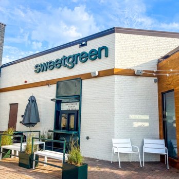 sweetgreen - Healthy Salads, Wraps, and Bowls - the front of a restaurant - Salad Near Me - Edina, Minnesota