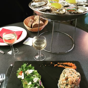 Maison Rousseau - Huîtres et tartare de saumon! - French Near Me - Lyon, 69 Maison Rousseau - Huîtres et tartare de saumon! - French Near Me - Lyon, 69