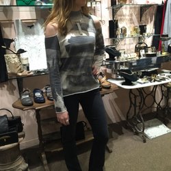 Vibrato - Meg in Hom Venice Sweater and Black Orchid Denim
