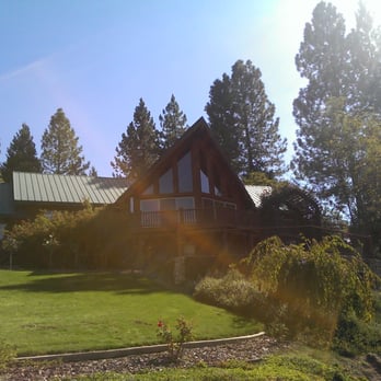 Saluti Cellars - A peek at the bed and breakfast - Venues & Event Spaces Near Me - Somerset, California Saluti Cellars - A peek at the bed and breakfast - Venues & Event Spaces Near Me - Somerset, California
