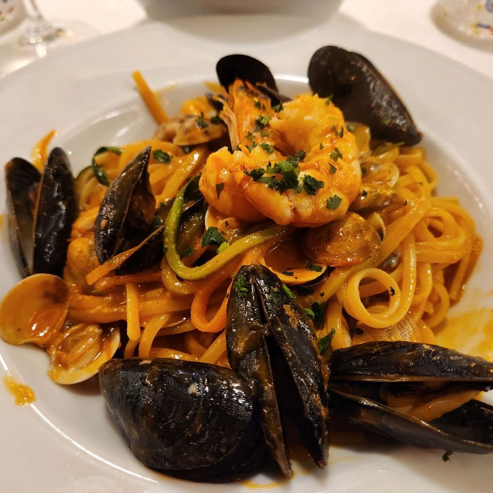 Vecia Cavana - Seafood linguine - Venetian Near Me - Venezia, VE Vecia Cavana - Seafood linguine - Venetian Near Me - Venezia, VE