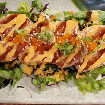 DAWA Korean Restaurant - Complimentary Seared Salmon over lettuce with sauce, many thanks to the kind restaurant owner - Korean Near Me - West Haven, Connecticut