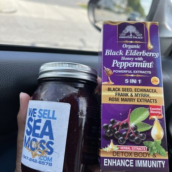 Southside Smoothie - a hand holding a jar of black elderberry pepperminn - Juice Bars & Smoothies Near Me - Providence, Rhode Island