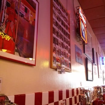 Busy Bee Cafe - 50's feel jukebox on table!! - Diners Near Me - Ventura, California