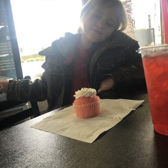 Sublime Cake Design - Emmy loves the pink champagne cupcakes - Bakeries Near Me - Redding, California
