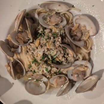 Villa Tuscanna - Linguini With Clams and white Sauce - Italian Near Me - North Myrtle Beach, South Carolina Villa Tuscanna - Linguini With Clams and white Sauce - Italian Near Me - North Myrtle Beach, South Carolina