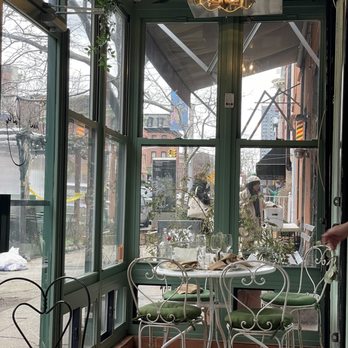 Dinner Party - Patio Decorum - New American Near Me - Brooklyn, New York
