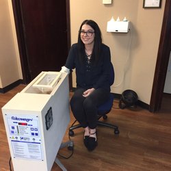 Contact Hand Therapy - Shawna trying the FluidoTherapy machine.