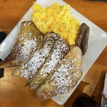 The Sunken Well Tavern - French toast meal with eggs and sausage - New American Near Me - Fredericksburg, Virginia The Sunken Well Tavern - French toast meal with eggs and sausage - New American Near Me - Fredericksburg, Virginia