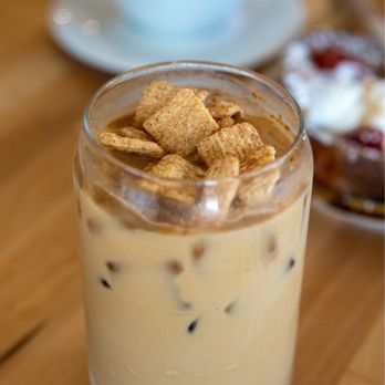 Three Birds Cafe - Cinnamon Toast Crunch latte - Cafes Near Me - Winter Garden, Florida