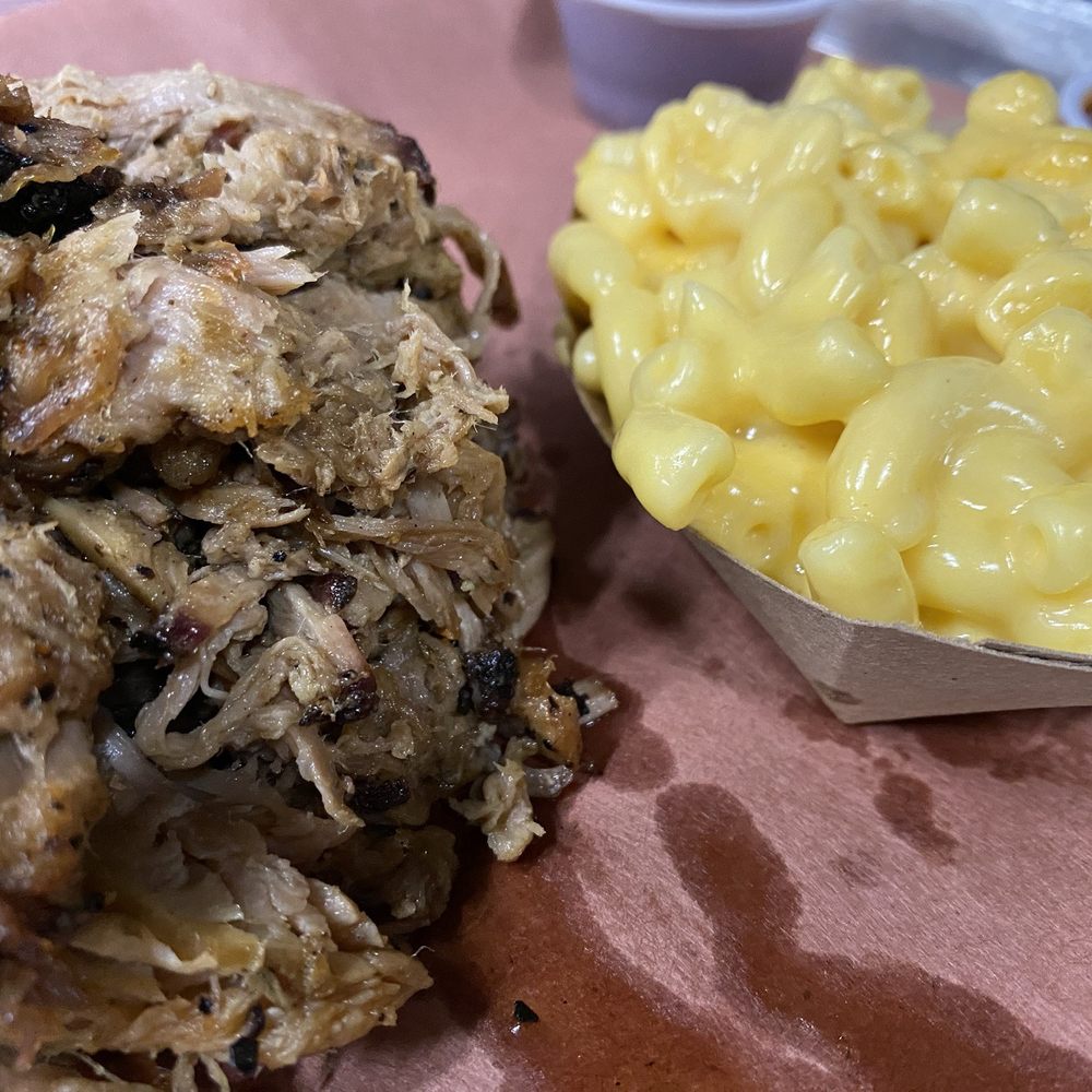 1/2 lb pulled Pork with Mac n Cheese