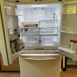 East & West Appliances Heating & A/C Services - Our happy, functioning fridge post repair.