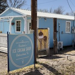 Brothers Ice Cream - Outside