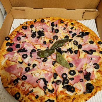 Salute Pizzeria - This is a large pizza with ham, black olives, onions, and light pizza sauce. - Salad Near Me - Toledo, Ohio Salute Pizzeria - This is a large pizza with ham, black olives, onions, and light pizza sauce. - Salad Near Me - Toledo, Ohio