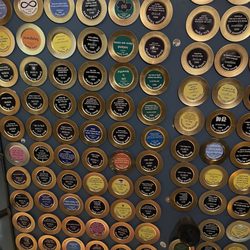 Flying Squirrel Music - Decor of the bar