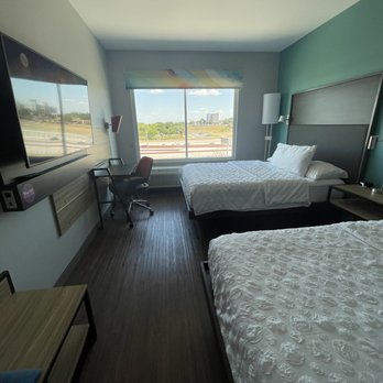 TRU BY HILTON AUSTIN AIRPORT - Updated January 2026 - 154 Photos & 32