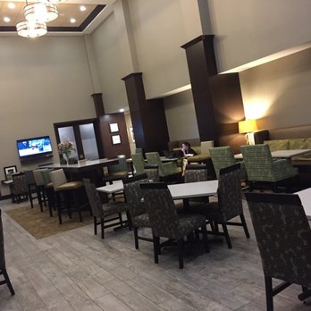 Hampton Inn & Suites Bend - Nice breakfast area. - Hotels Near Me - Bend, Oregon