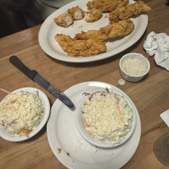 Cheddar's Scratch Kitchen - Freshly Made Coleslaw Chicken Tenders - American Near Me - San Antonio, Texas