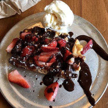 Zinneken's - Harvard Square - Strawberry Glamour Waffle with vanilla ice cream! - Belgian Near Me - Cambridge, Massachusetts Zinneken's - Harvard Square - Strawberry Glamour Waffle with vanilla ice cream! - Belgian Near Me - Cambridge, Massachusetts