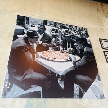 Pizzería Buonizzimo - Decor - Italian Near Me - San Antonio, Texas