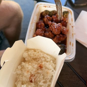 China King - 1. General Tso's Chicken - Chinese Near Me - Mars, Pennsylvania